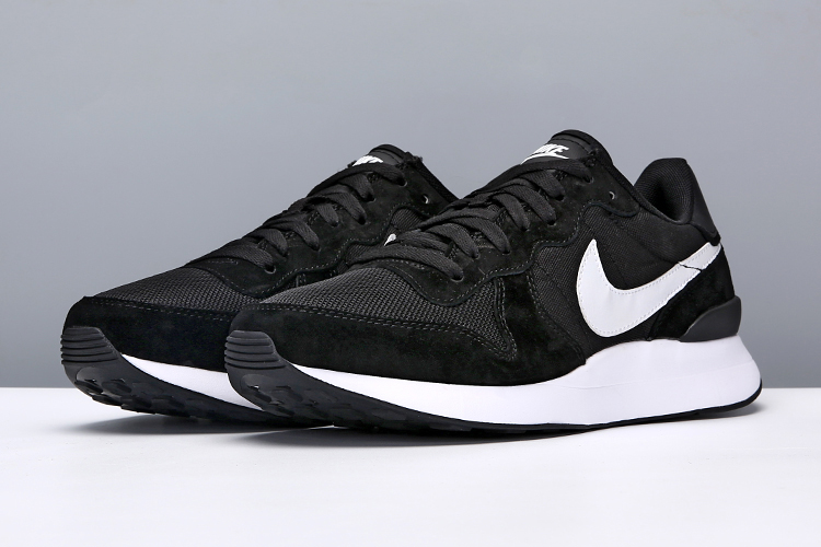 Women Nike Internationalist LT17 Black White Shoes - Click Image to Close